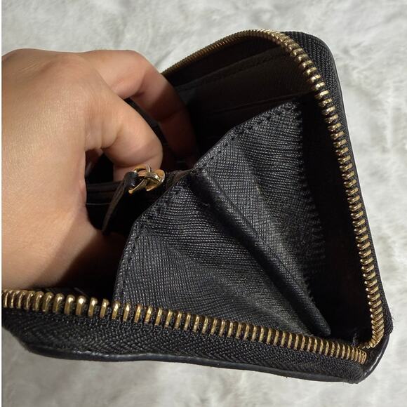 MICHAEL KORS Black Zip Around Wallet - Picture 11 of 11